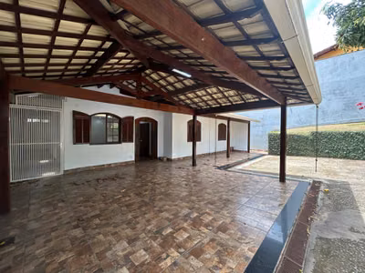 Casa, 4 quartos, 245 m² - Foto 1