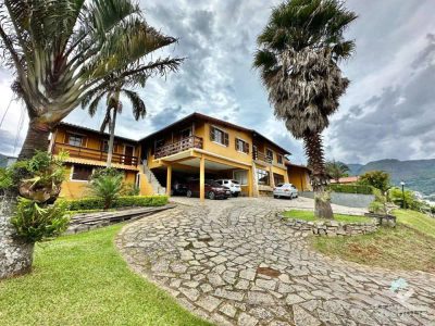 Casa, 4 quartos, 188 m² - Foto 1