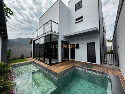 Casa, 4 quartos, 246 m² - Foto 1