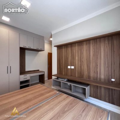 Casa, 4 quartos, 250 m² - Foto 4