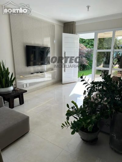 Casa, 4 quartos, 226 m² - Foto 1
