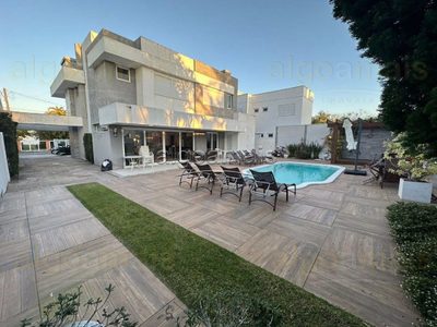 Sobrado, 5 quartos, 322 m² - Foto 2