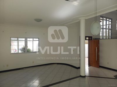Casa, 4 quartos, 239 m² - Foto 2