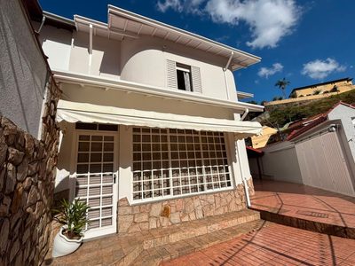 Casa, 3 quartos, 196 m² - Foto 1