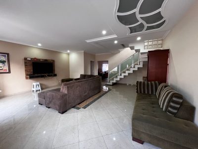 Sobrado, 3 quartos, 350 m² - Foto 1