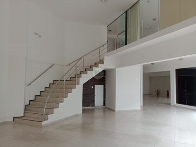 Sala-Conjunto, 350 m² - Foto 1