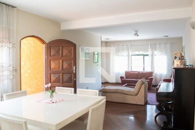 Casa, 3 quartos, 250 m² - Foto 1