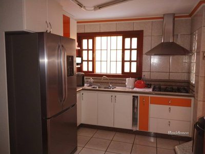 Sobrado, 3 quartos, 240 m² - Foto 1