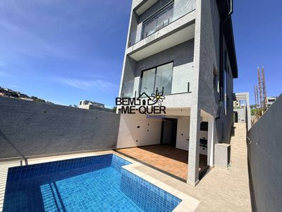 Sobrado, 3 quartos, 237 m² - Foto 1