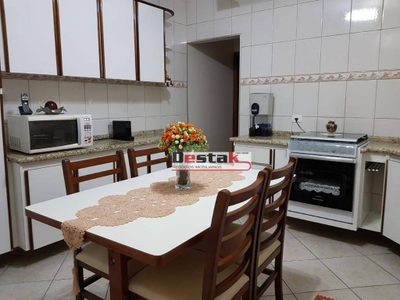 Sobrado, 3 quartos, 182 m² - Foto 1