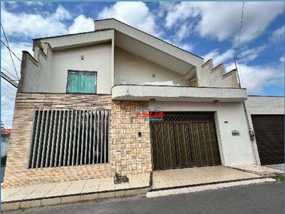 Casa, 4 quartos, 277 m² - Foto 1
