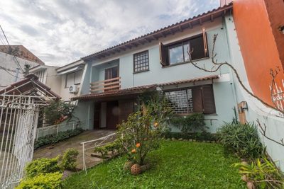 Casa, 4 quartos, 241 m² - Foto 1