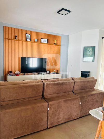 Casa, 3 quartos, 235 m² - Foto 1