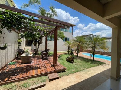 Casa, 5 quartos, 220 m² - Foto 1