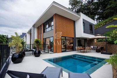 Sobrado, 3 quartos, 308 m² - Foto 1