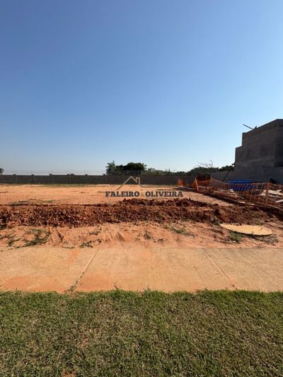 Loteamento e Condomínio, 275 m² - Foto 1