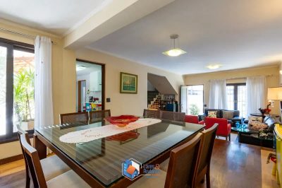 Casa, 4 quartos, 240 m² - Foto 1