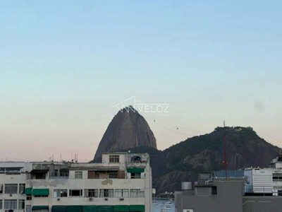 Cobertura, 3 quartos, 209 m² - Foto 2