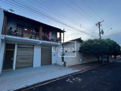 Casa, 3 quartos, 223 m² - Foto 1