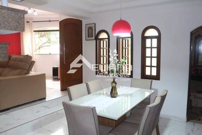 Sobrado, 4 quartos, 240 m² - Foto 1