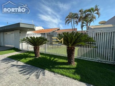 Casa, 3 quartos, 235 m² - Foto 1