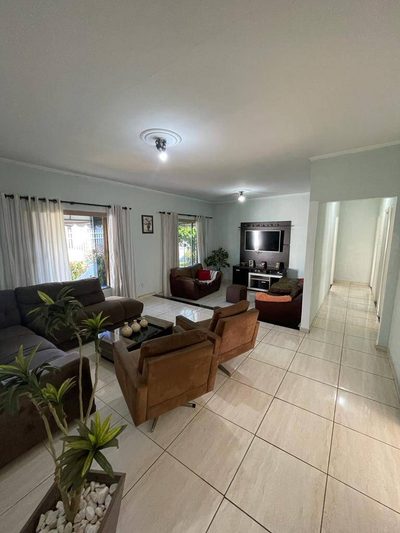Casa, 3 quartos, 218 m² - Foto 1