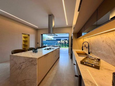 Sobrado, 3 quartos, 327 m² - Foto 2