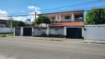 Casa, 8 quartos, 268 m² - Foto 1