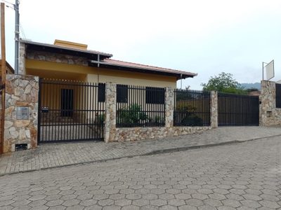Casa, 3 quartos, 240 m² - Foto 1