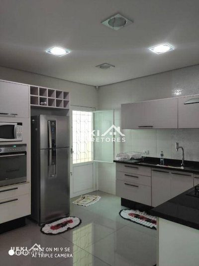 Casa, 3 quartos, 220 m² - Foto 1