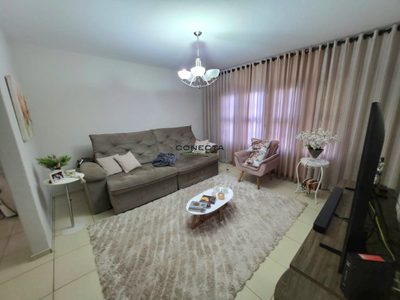 Casa, 3 quartos, 202 m² - Foto 1