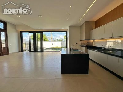 Casa, 3 quartos, 229 m² - Foto 3