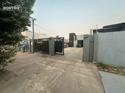 Casa, 4 quartos, 245 m² - Foto 1