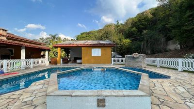 Sítio, 4 quartos, 1600 m² - Foto 1