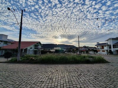Loteamento e Condomínio, 656 m² - Foto 1