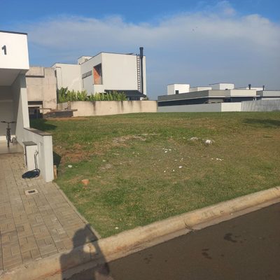 Loteamento e Condomínio, 300 m² - Foto 1