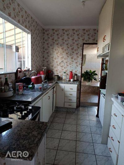 Casa, 3 quartos, 221 m² - Foto 2