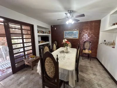 Casa, 5 quartos, 302 m² - Foto 1