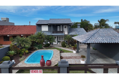 Casa, 5 quartos, 224 m² - Foto 1