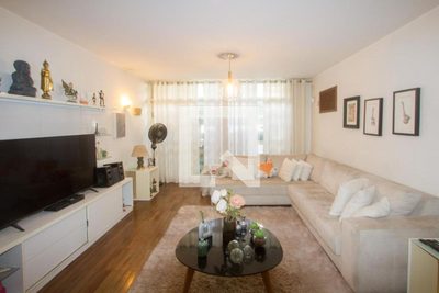 Casa, 3 quartos, 218 m² - Foto 1
