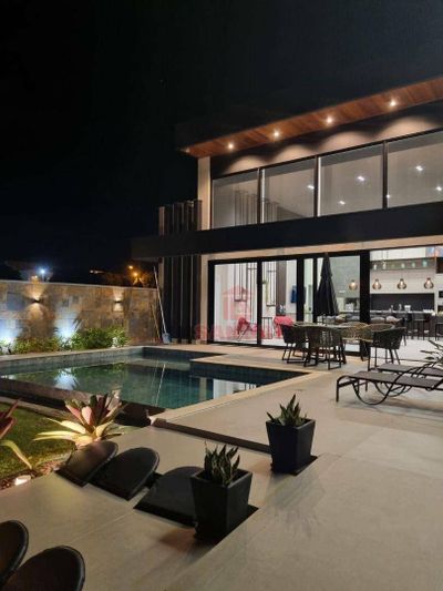 Casa, 5 quartos, 317 m² - Foto 1