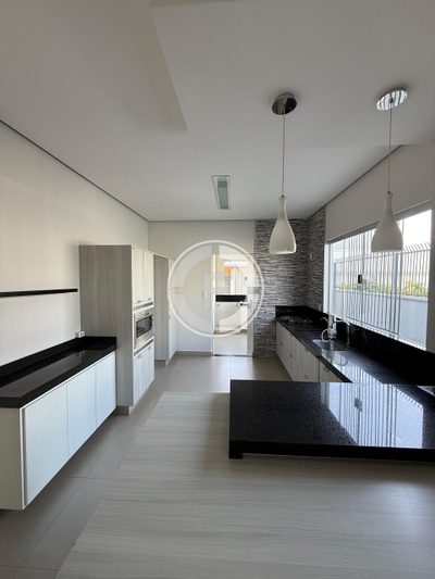 Casa, 1 quarto, 250 m² - Foto 1