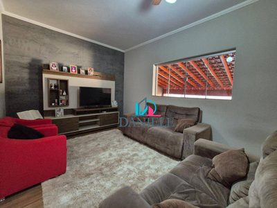 Casa, 3 quartos, 207 m² - Foto 1