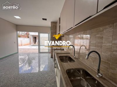 Casa, 3 quartos, 210 m² - Foto 1