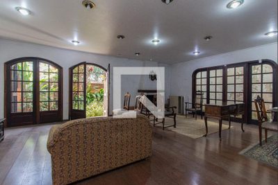Casa, 3 quartos, 245 m² - Foto 1