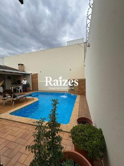 Casa, 4 quartos, 253 m² - Foto 1