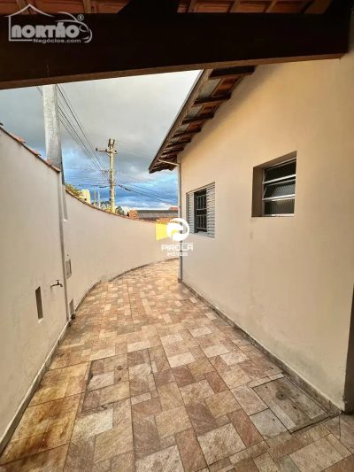 Casa, 3 quartos, 65 m² - Foto 2