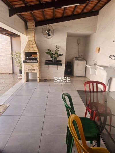 Casa, 3 quartos, 200 m² - Foto 1