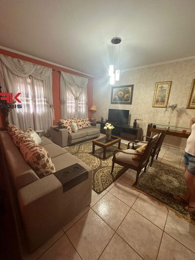Casa, 3 quartos, 226 m² - Foto 1
