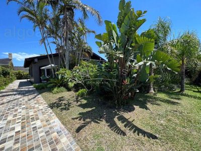 Casa, 4 quartos, 220 m² - Foto 1